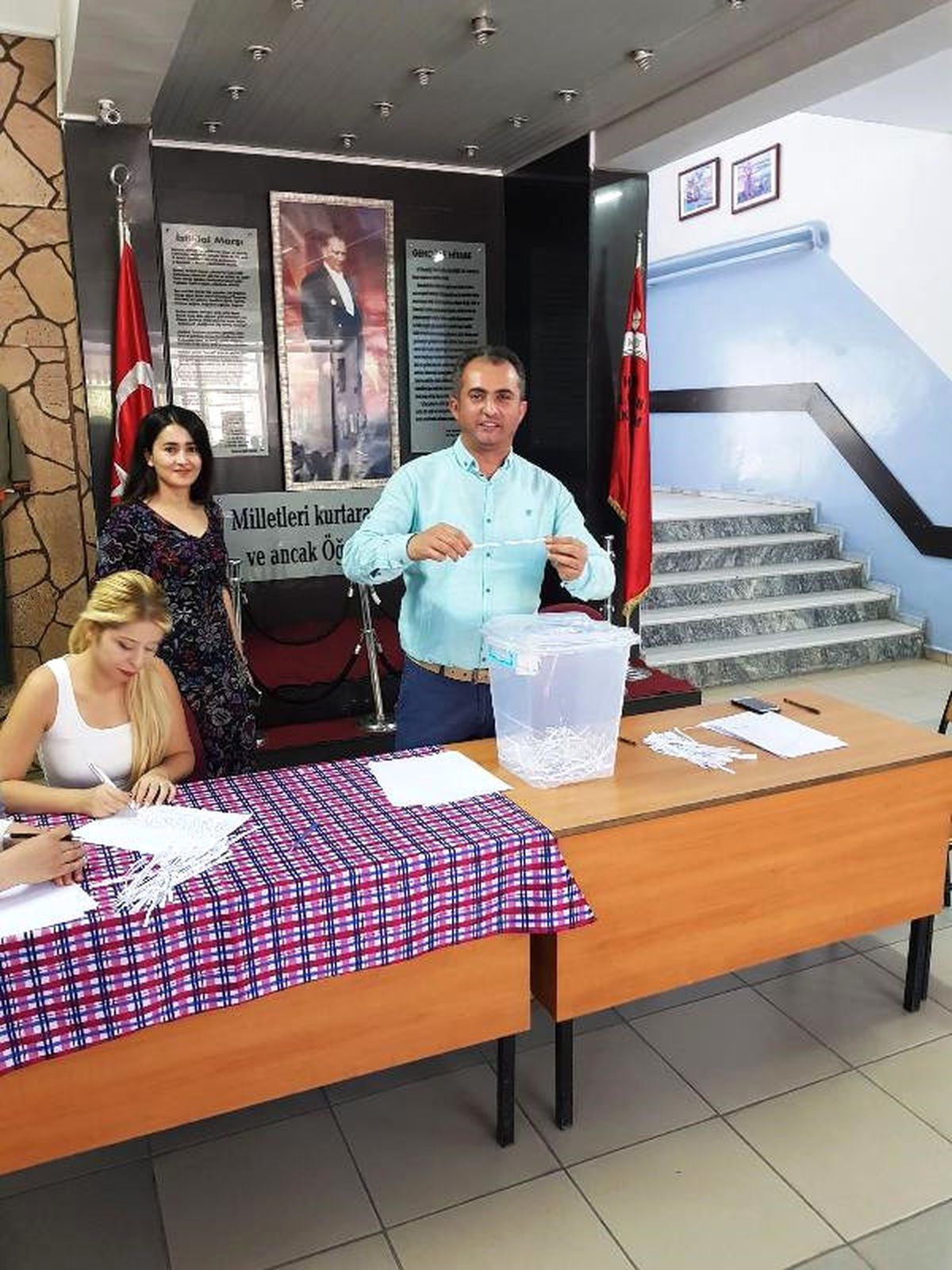 Iğdır Hüsnü Özyeğin İlkokulu\'nda Kura Çekimi Yapıldı