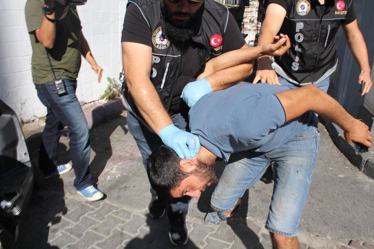 İstanbul\'da "Helikopter Destekli" Narkotik Uygulaması