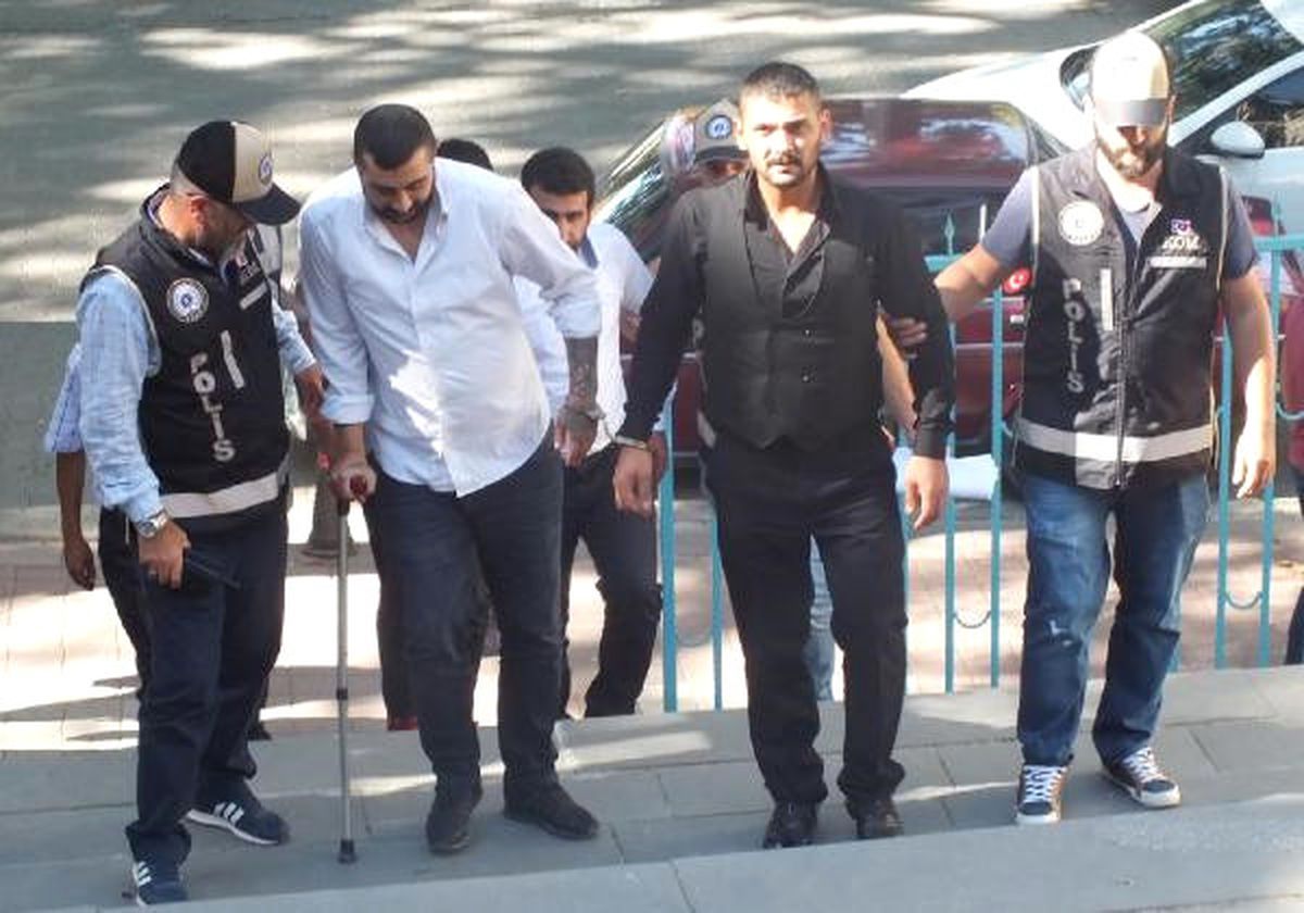 Kütahya\'da Tehditle Çek- Senet Tahsilatı Yapan 4 Kişi Adliyede (2)