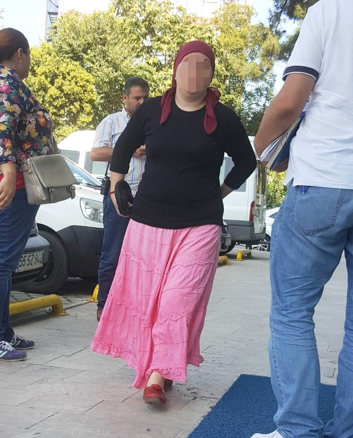 Masaj Salonunda Fuhuş Yaptırmaktan Cezası Bulunan Kadın Tutuklandı