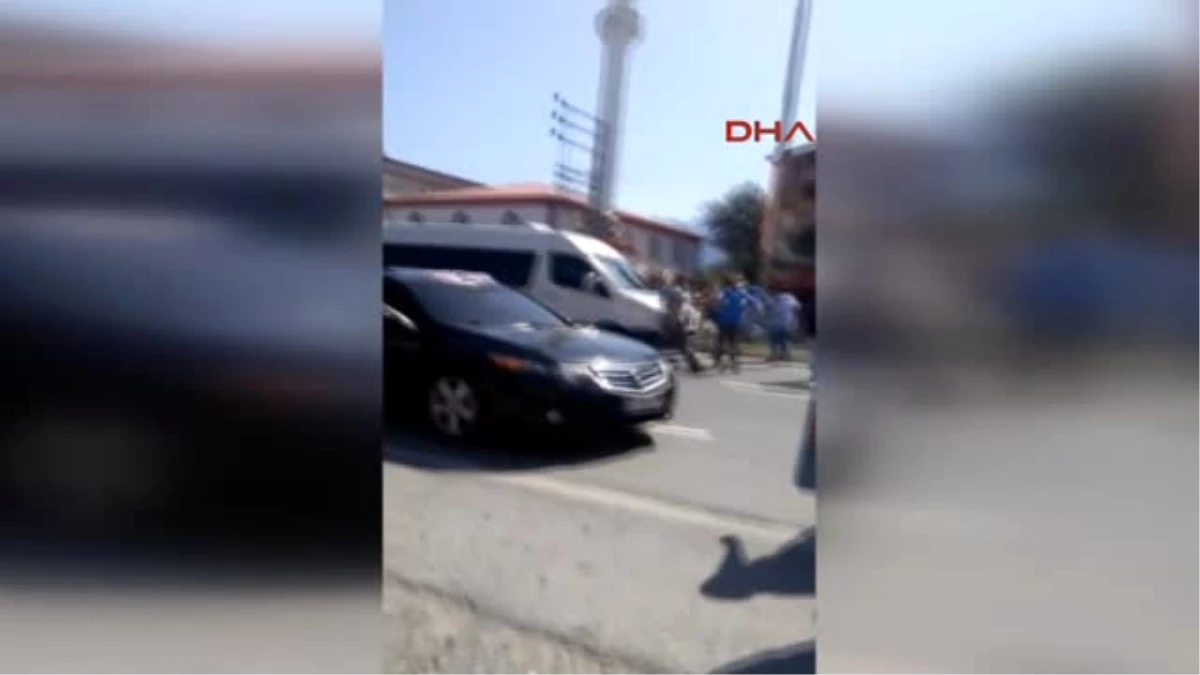 Ordu Trafikte Yol Verme Tartışmasında Sopalı Kavga