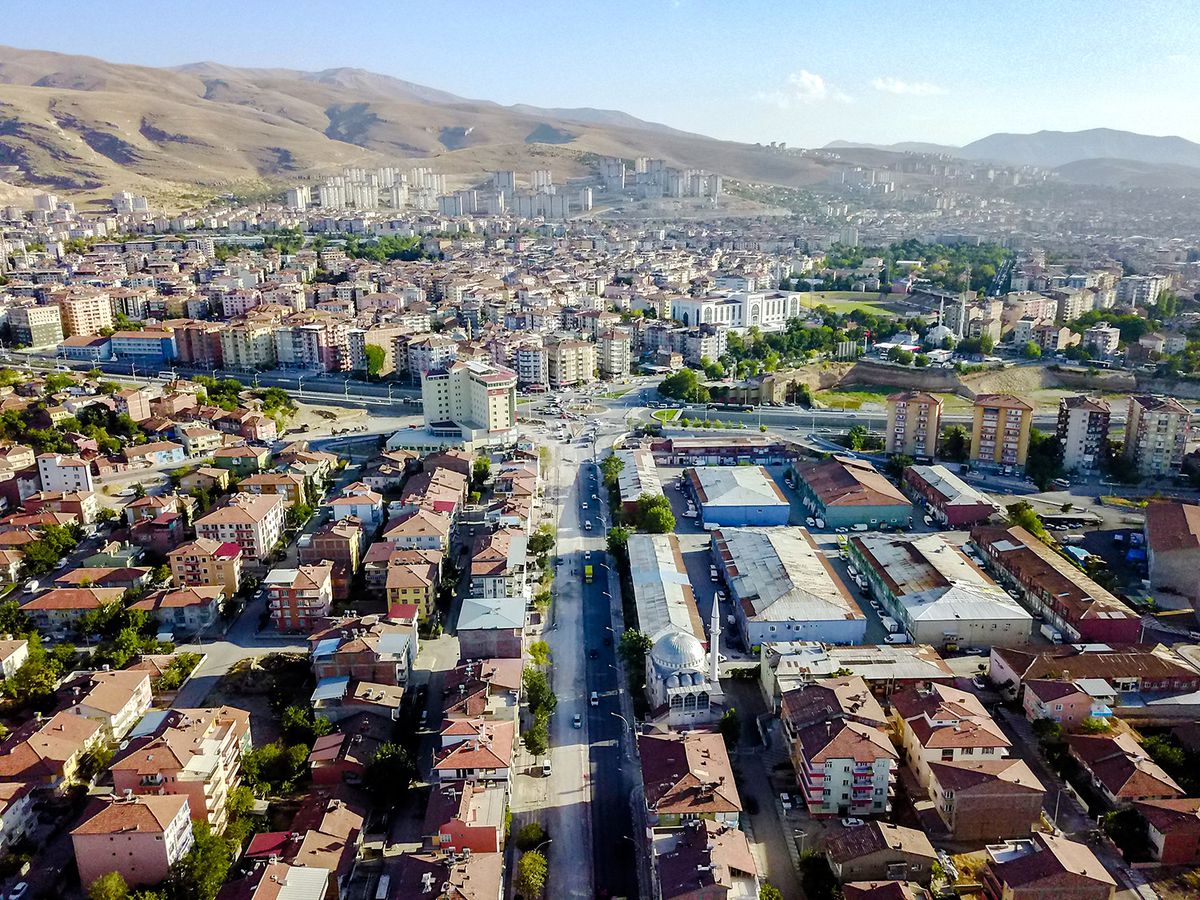 Recai Kutan Caddesinde Çalışmalar Devam Ediyor