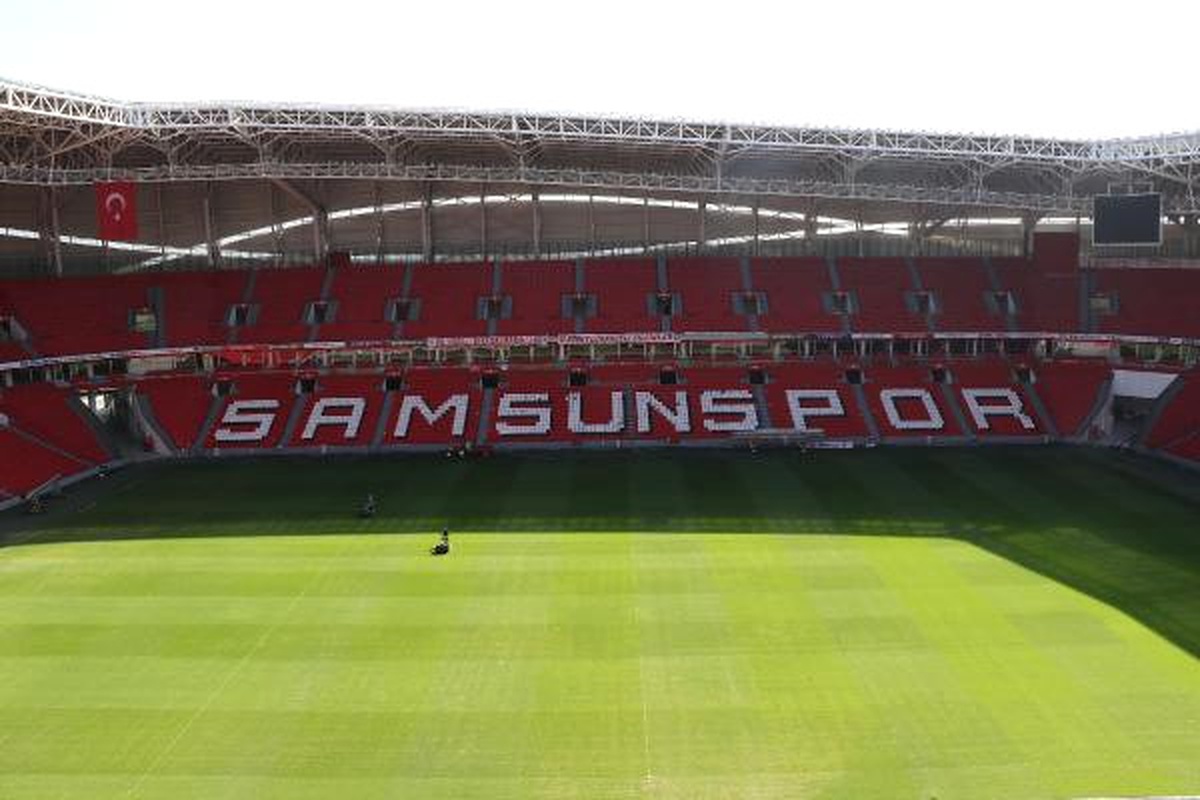 Samsunspor\'un Yeni Stadının \'Çim\' Bakımı Sürüyor