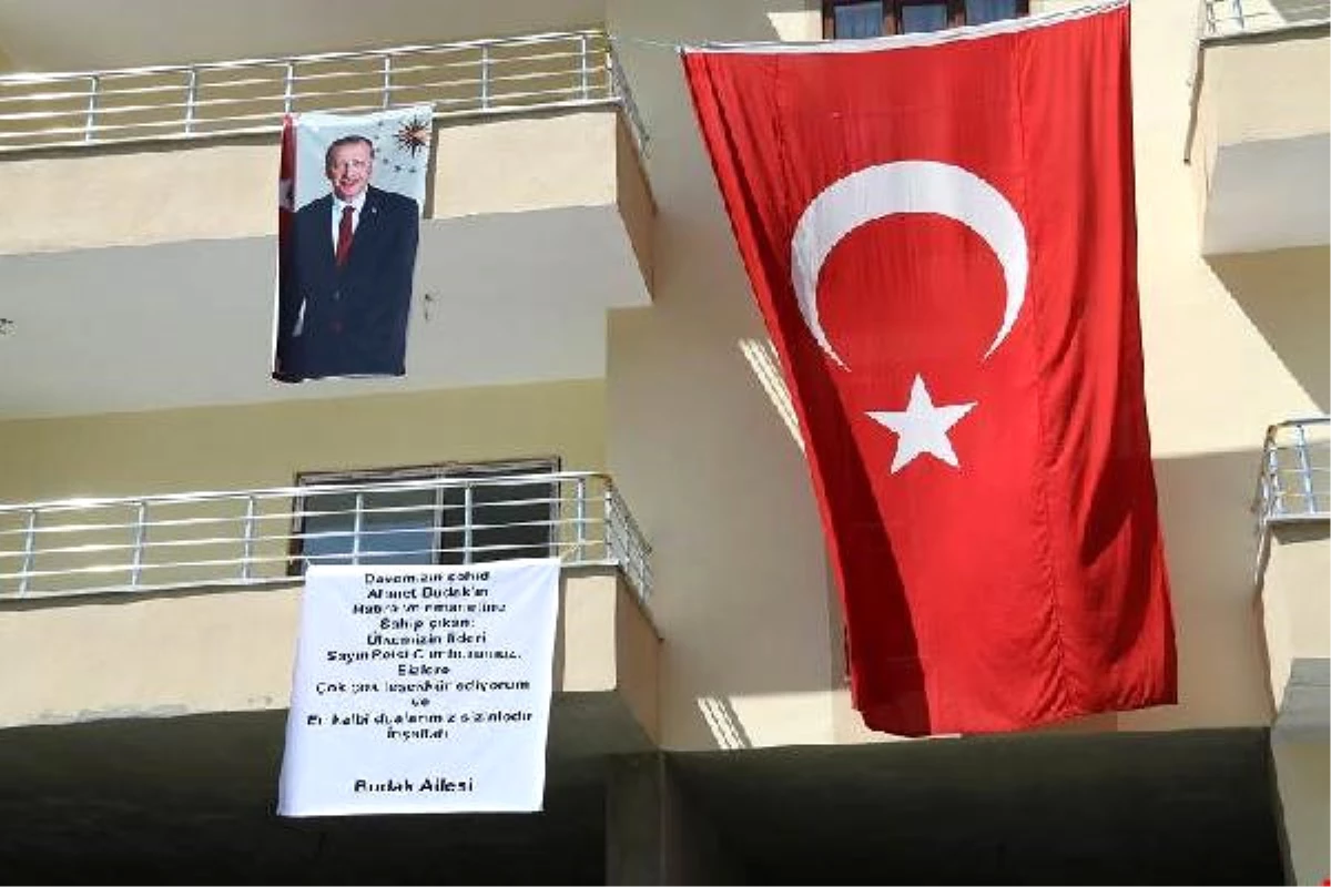 Teröristlerce Katledilen Ahmet Budak\'ın Ailesi İçin Yaptırılan Ev, Törenle Teslim Edildi