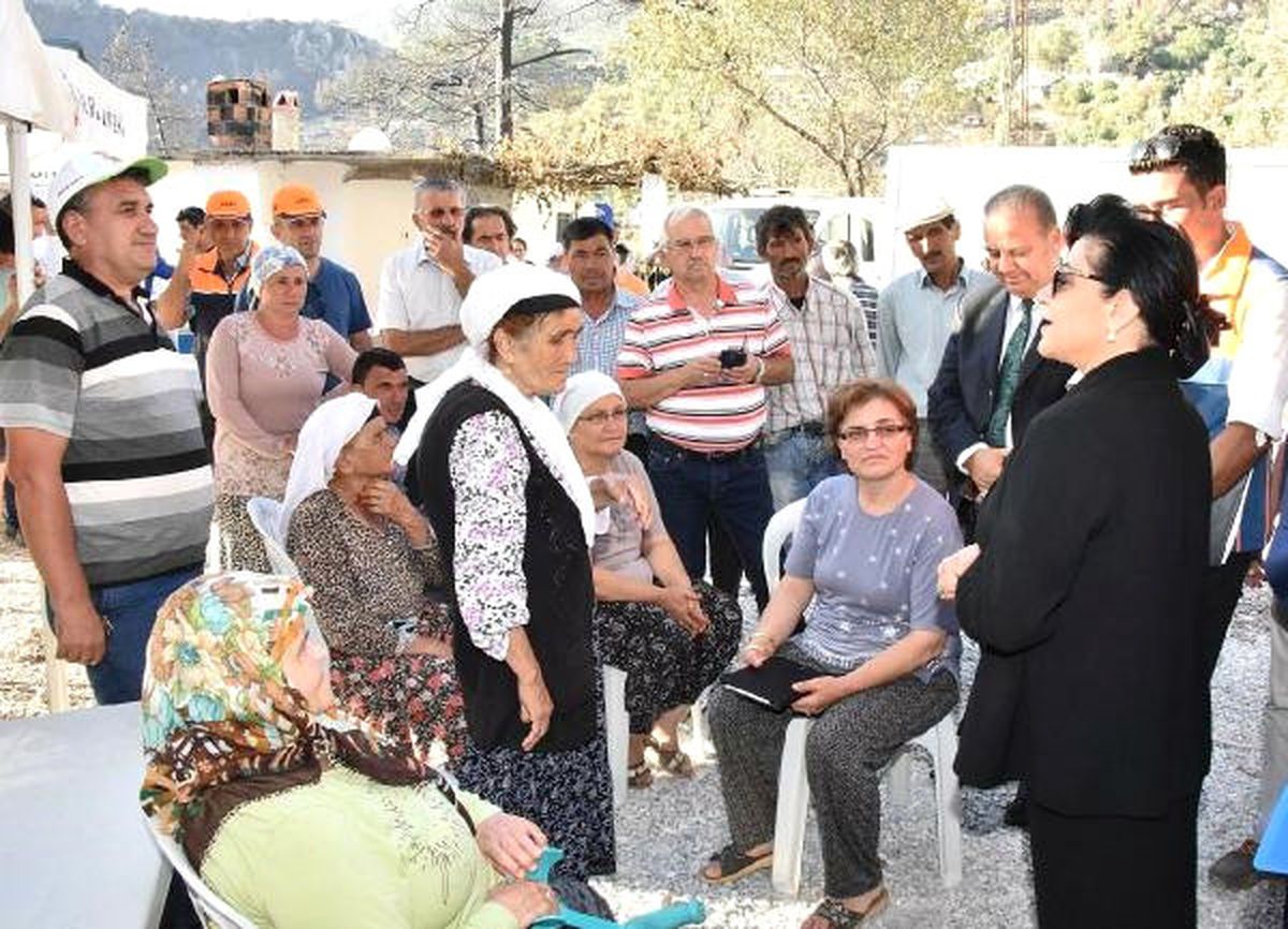 Vali Civelek, Yangın Mağduru Zeytinköylü\'leri Ziyaret Etti