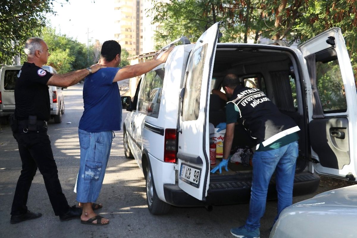 Zeytinköy\'de 300 Polisle Uyuşturucu Denetimi