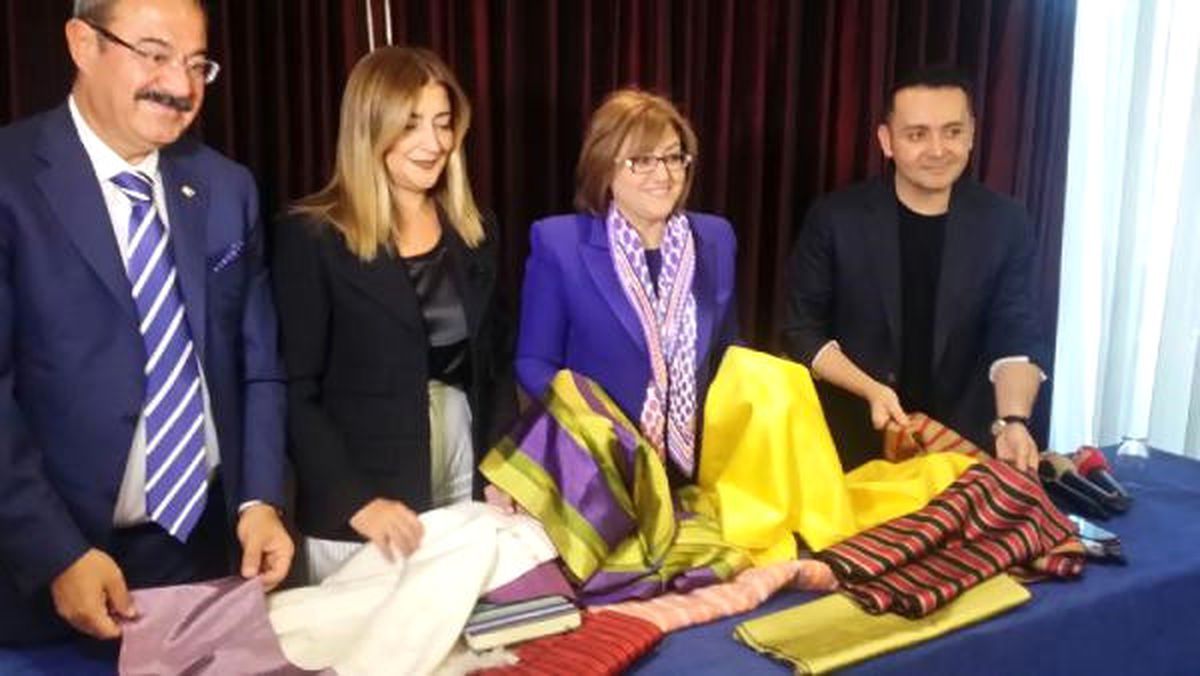2- Osmanlı Saray Kumaşı Londra\'da Tanıtıldı