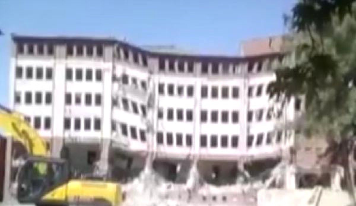 5 Katlı Eski Hastane, Saniyeler İçerisinde Yıkıldı