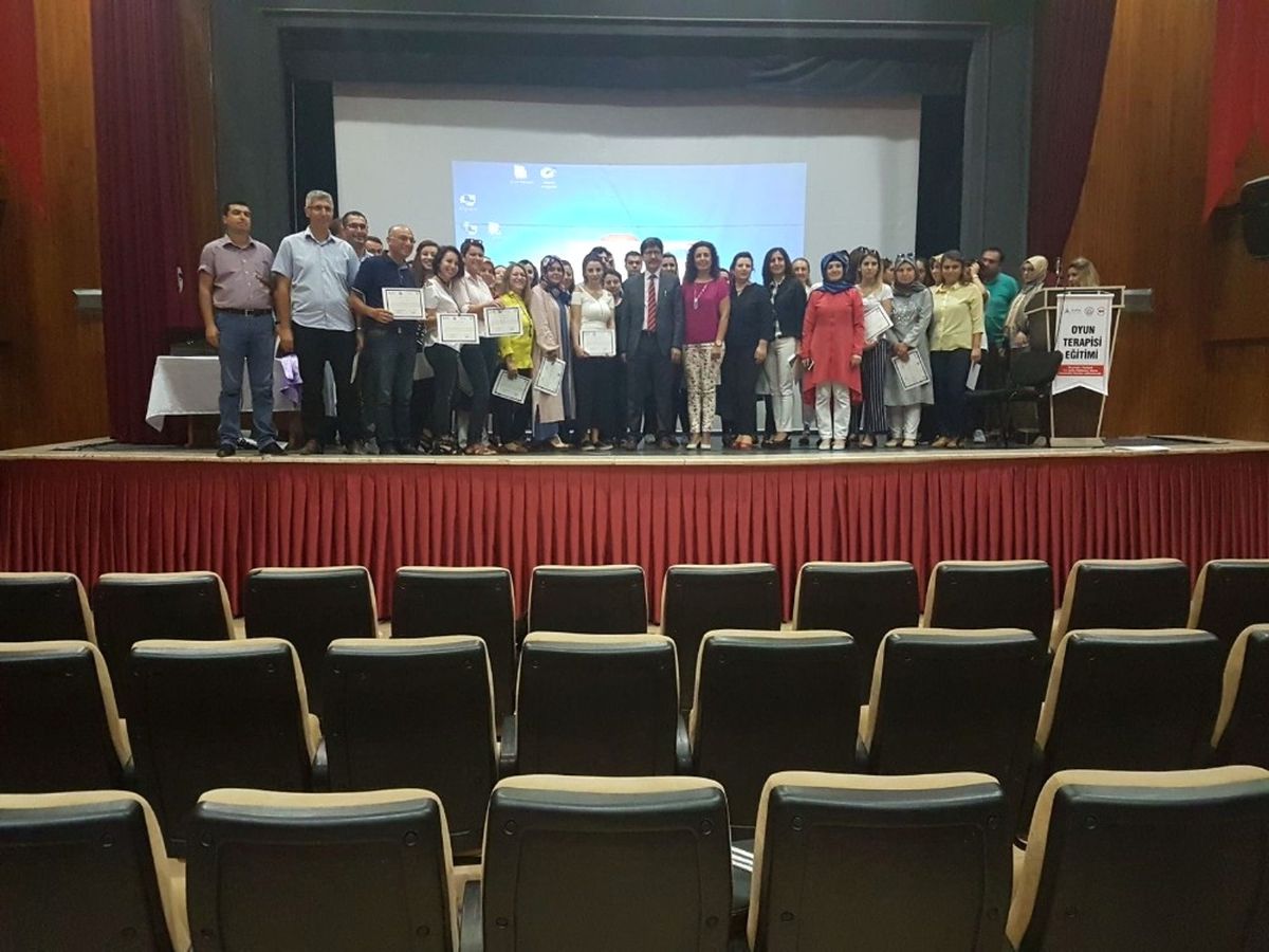 Afyonkarahisar\'da "Oyun Terapisi" Eğitimi Sona Erdi