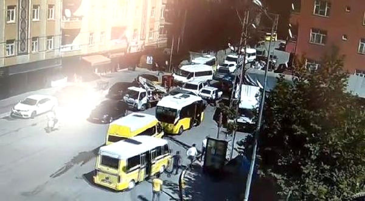 Araçlara Çarpan Kamyonetten 145 Kilo Eroin Çıktı
