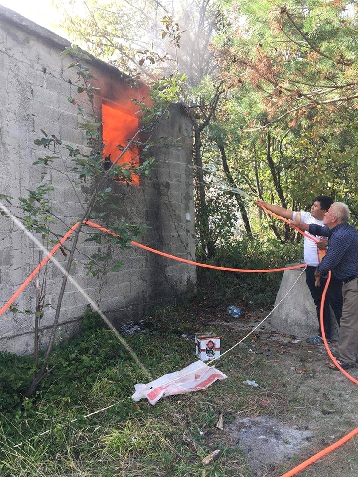 Arıları Uzaklaştırmak İsterken, Depoyu Yaktılar