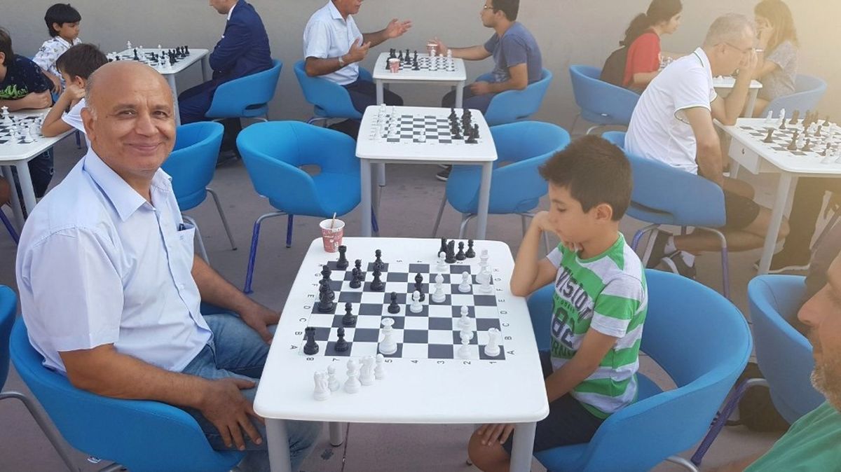 Aydın\'da Sokakta Satranç Var