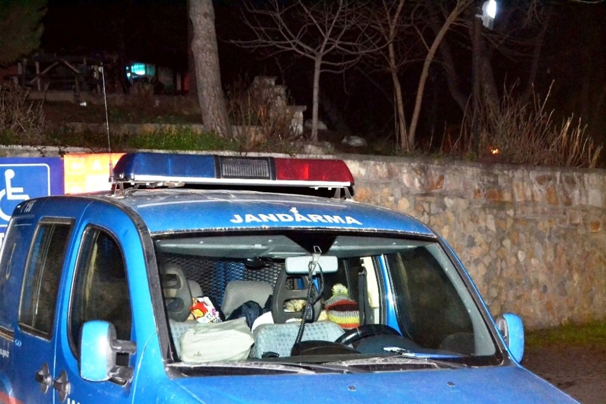 Ayvalık\'ta 14 Göçmen ve 5 Organizatör Yakalandı