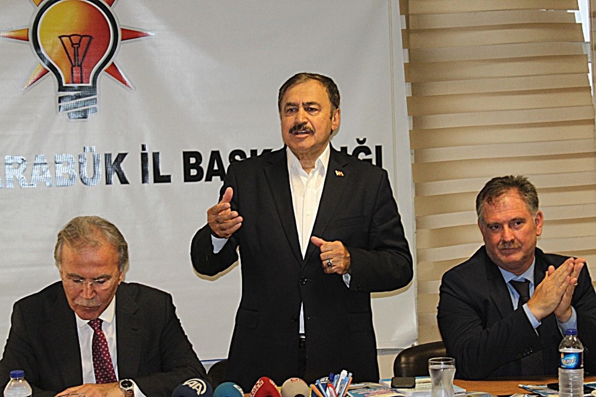 Bakan Eroğlu, MHP\'li Belediyeyi Ziyaret Etti