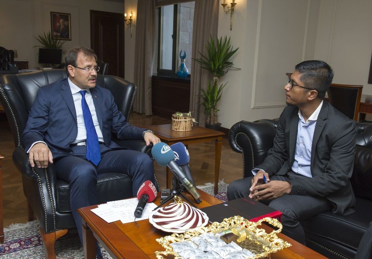 Başbakan Yardımcısı Çavuşoğlu, Avrupa Rohingya Konseyi Temsilcisi Kyaw\'ı Kabul Etti
