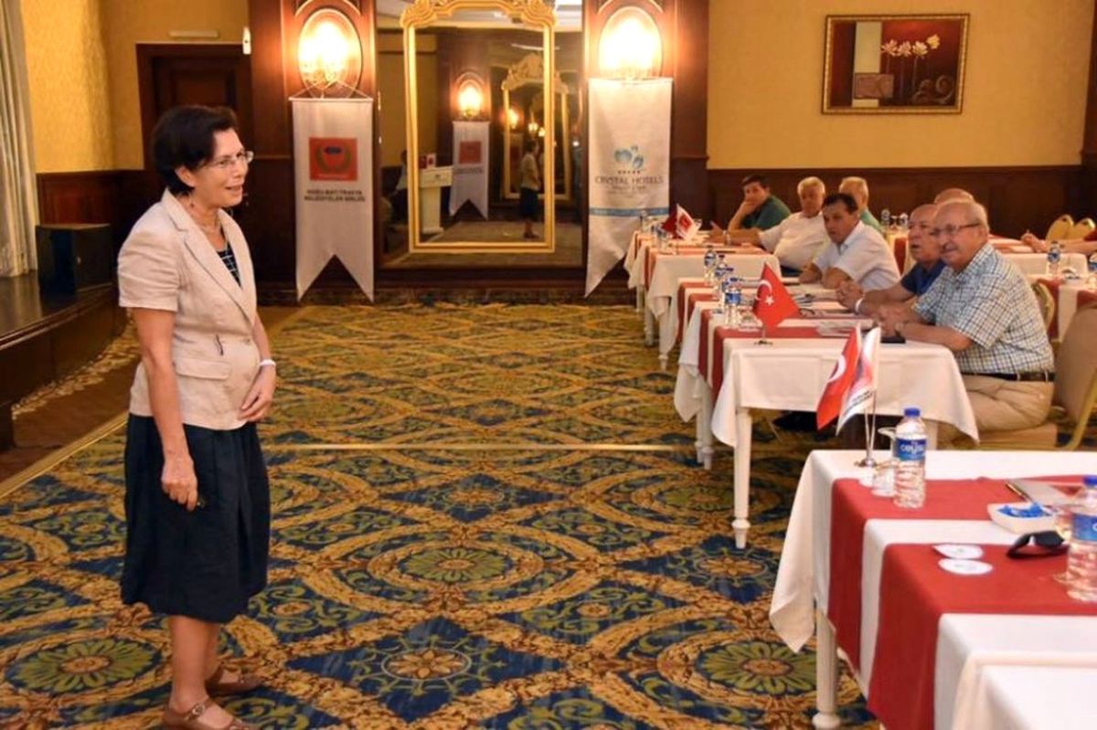 Belediye Meclis Üyelerine Eğitim Semineri Başladı
