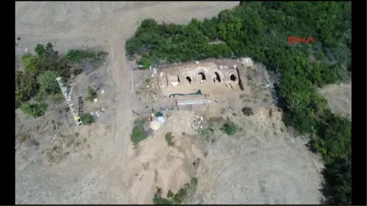 Çanakkale 2 Bin Yıllık Oda Mezarı Kazdıkça Ceset Çıktı