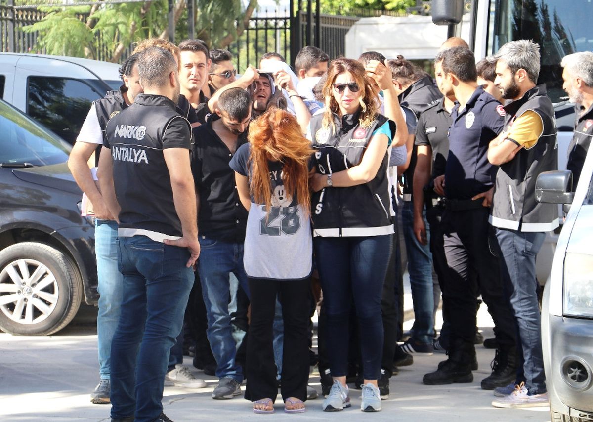 Eş Zamanlı Operasyonda Zehir Tacirlerine Darbe