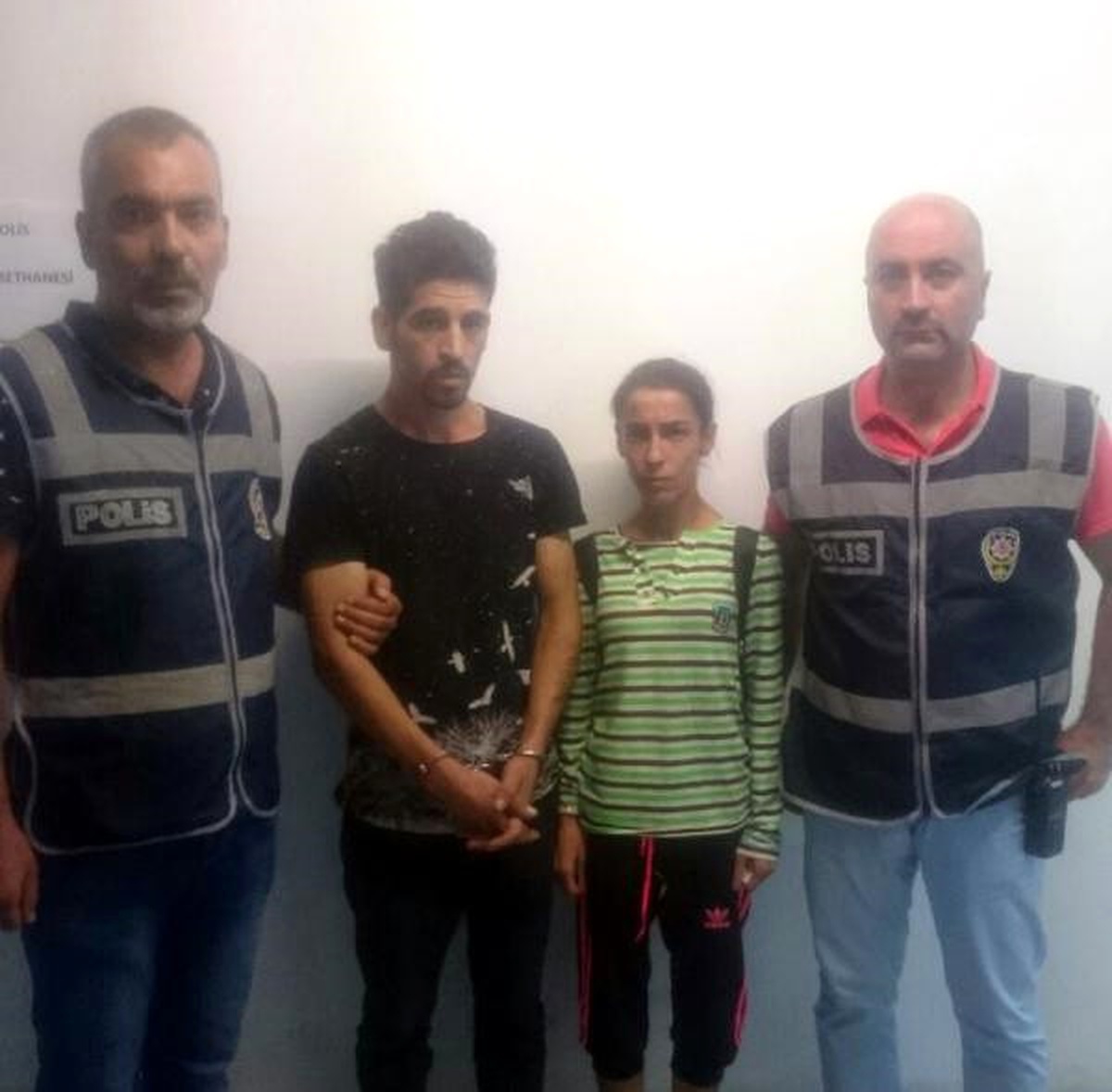 Eşi Gözcülük Yaparken Kendisi Evleri Soydu