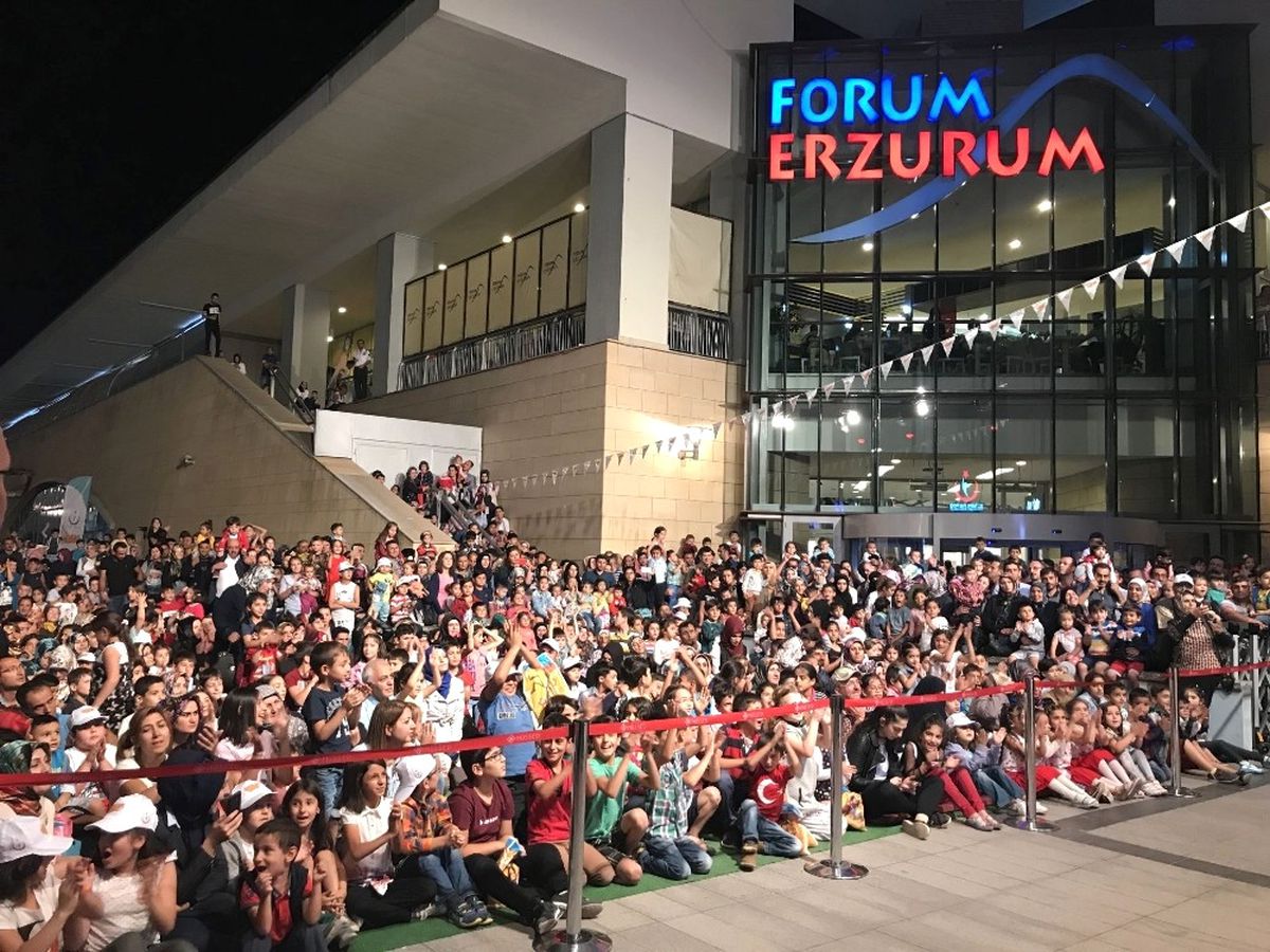 Forum Erzurum\'da Düzenlenen Rafadan Tayfa Müzikalinde Çocuklar Çok Eğlendi