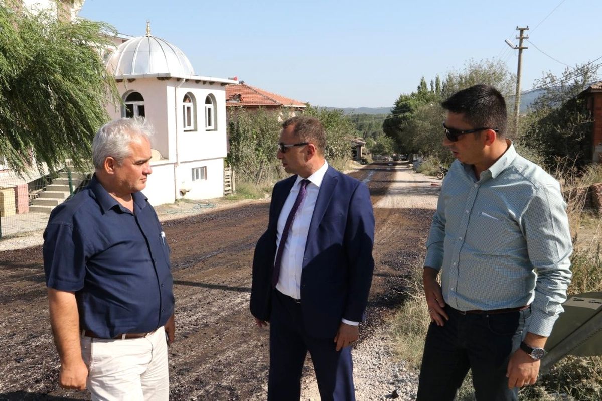 Gördes\'te Asfalt Çalışmaları Devam Ediyor