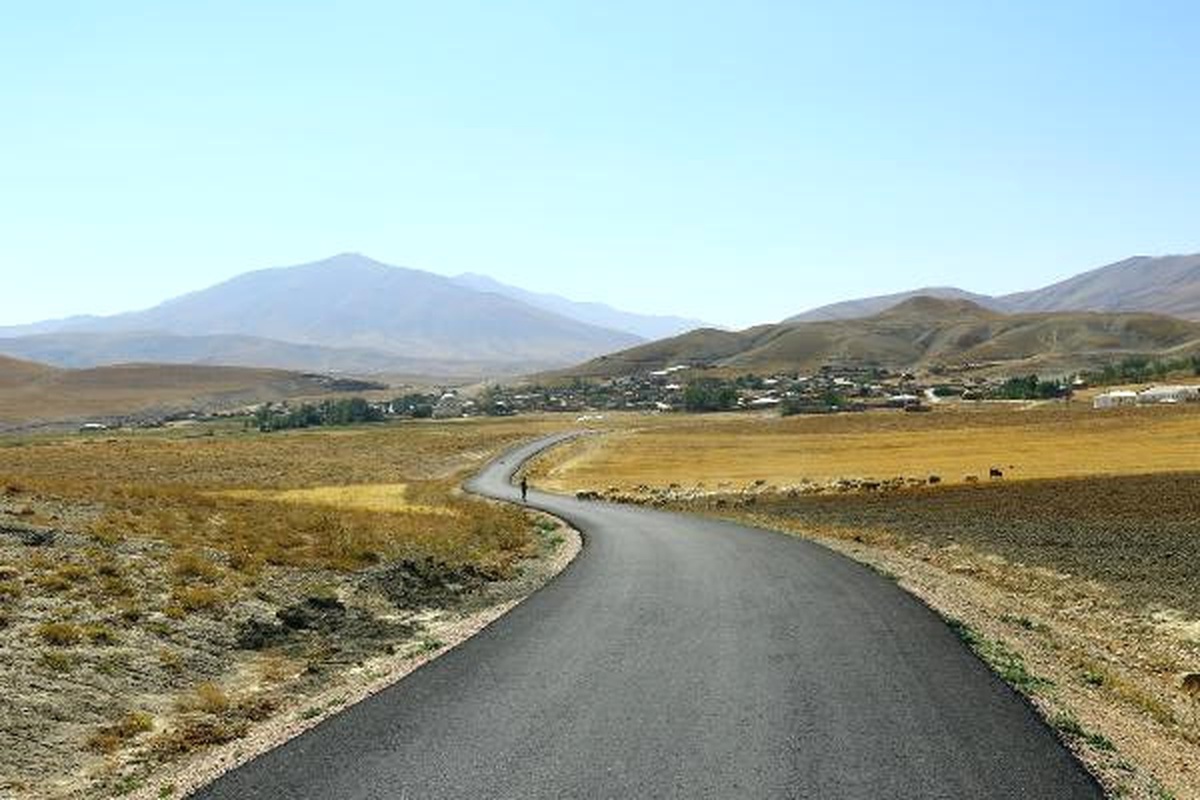 Gürpınar\'ın Kırsal Mahallelerinin Yolları İlk Kez Asfaltlandı