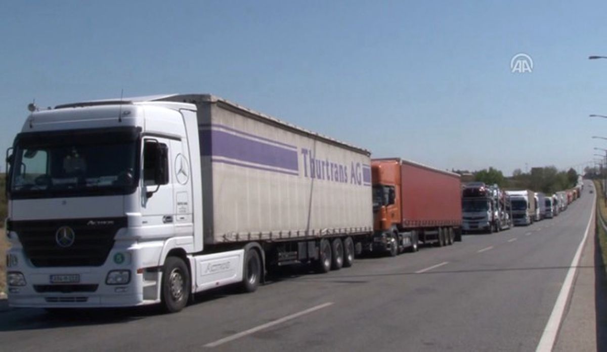 Kapıkule\'de 11 Kilometrelik Tır Kuyruğu