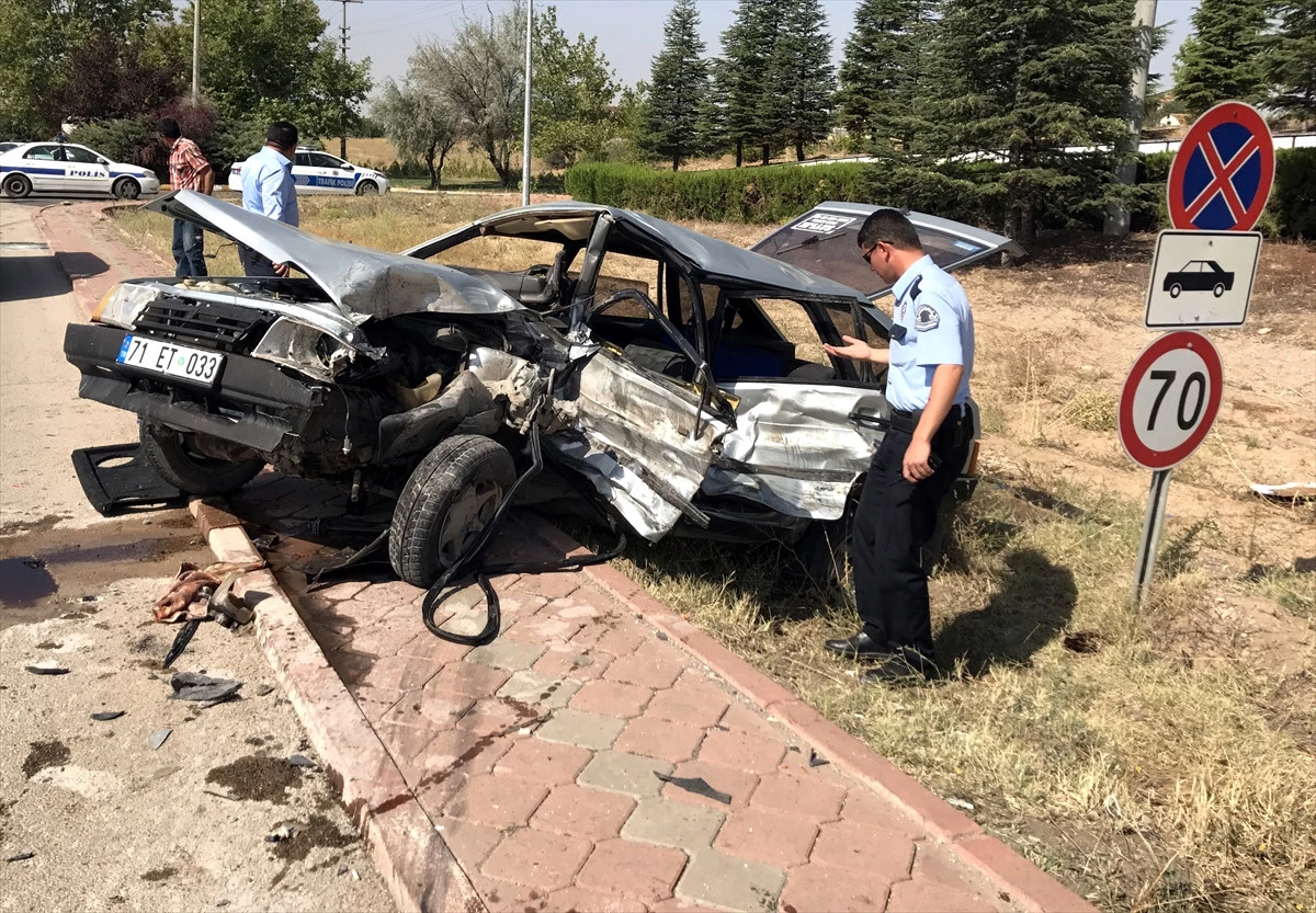 Kırıkkale\'de İki Otomobil Çarpıştı: 5 Yaralı