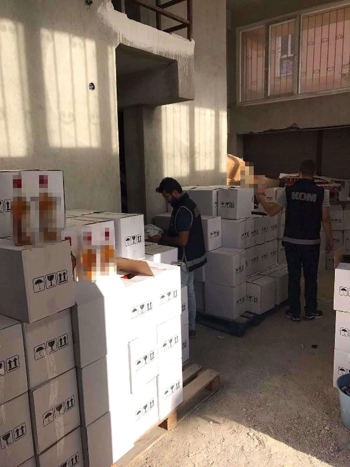 Konak\'ta Sahte İçki Operasyonu