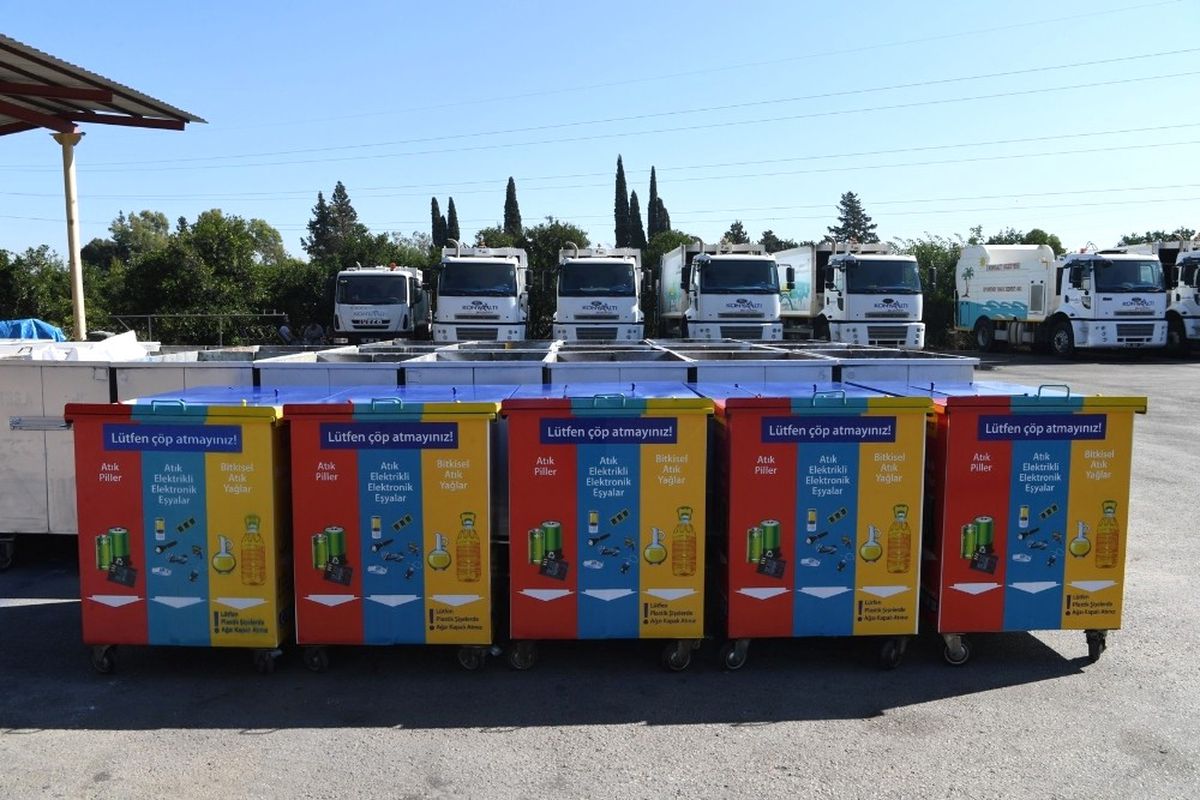 Konyaaltı Belediyesi\'nin Atölyeleri Sanayi Gibi Çalışıyor