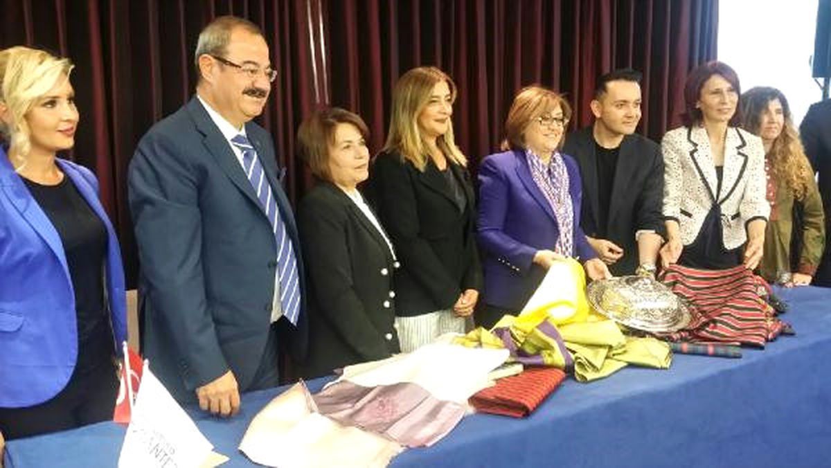 Kutnu \' Kumaşı Londra Moda Haftasında