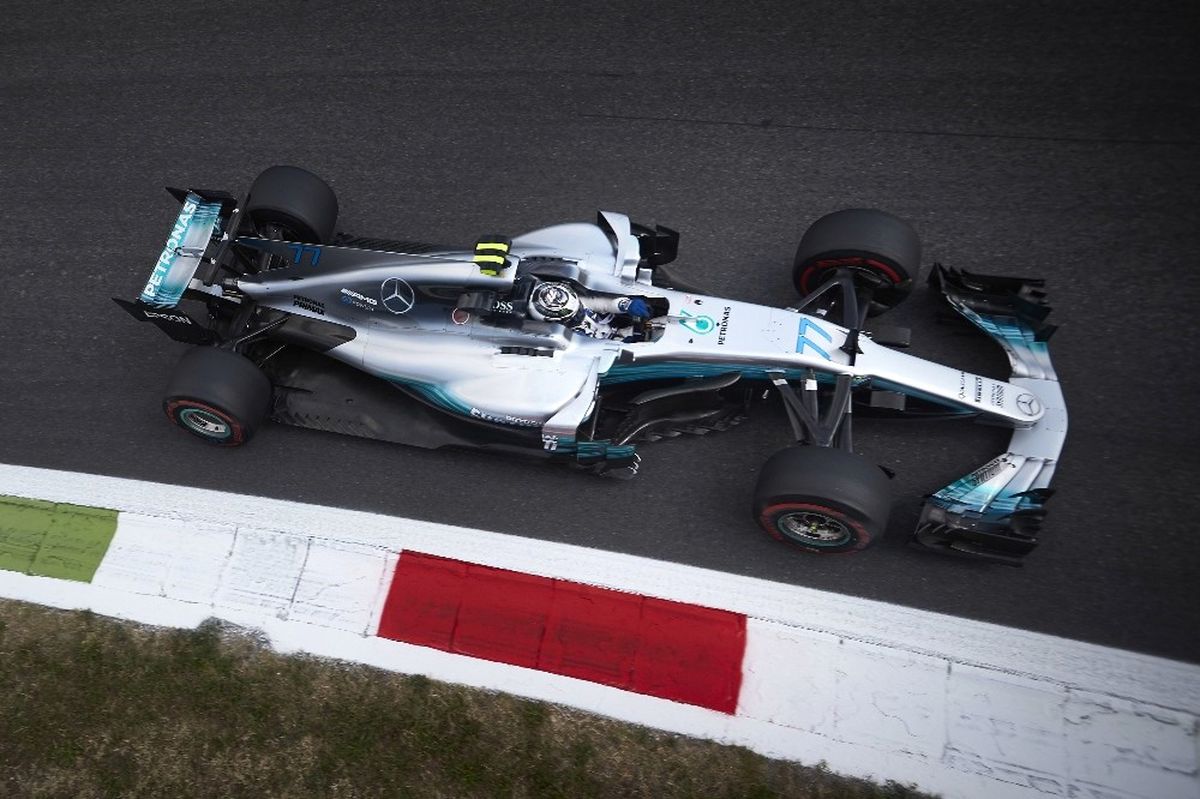 Mercedes Amg Petronas ve Hamilton Singapur\'da da Yerlerini Korumak İstiyor
