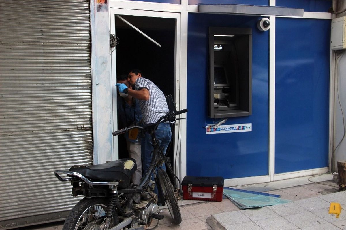 Motosikletle Atm \'Ye Girdi