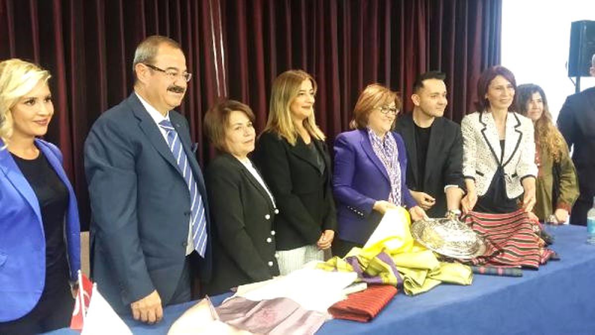 Osmanlı Saray Kumaşı Londra\'da Tanıtıldı