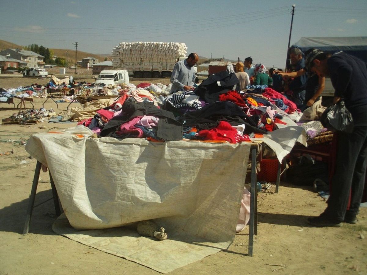 Özalp İlçesinde İkinci El Giysi ve Ayakkabı Pazarı