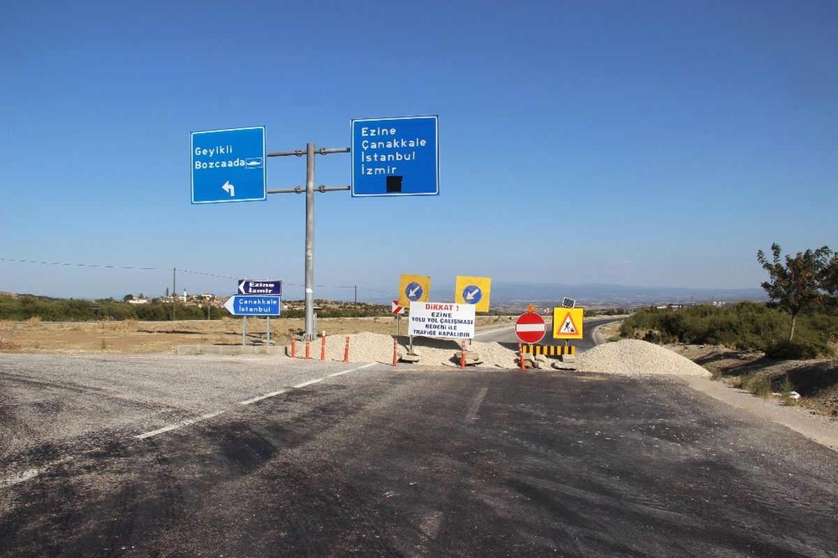 "Eyvah Eyvah" Filminin Çekildiği Geyikli\'nin Yolu Kapandı, Vatandaşlar İşlerine Gidemiyor