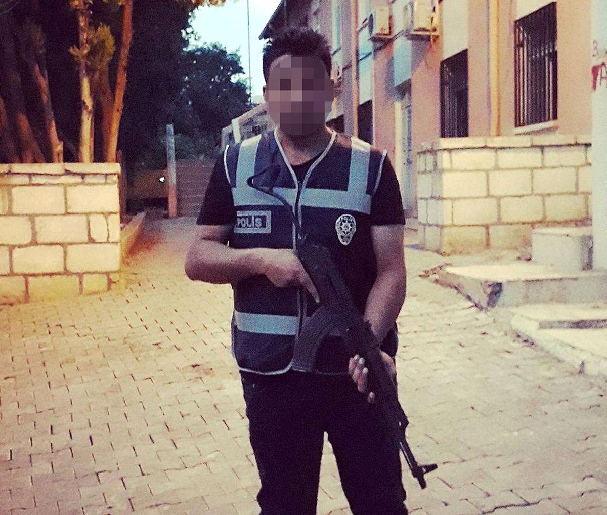 Polis, Eşine ve Ailesine Ateş Açtı: 1 Ölü, 5 Yaralı