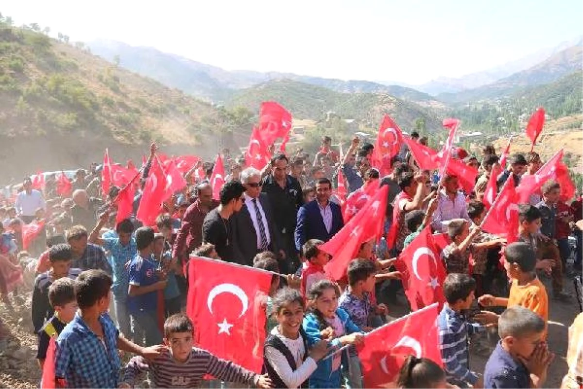 Şemdinli\'de Güvenlik Korucusunun Taziyesinde PKK\'ya Tepki