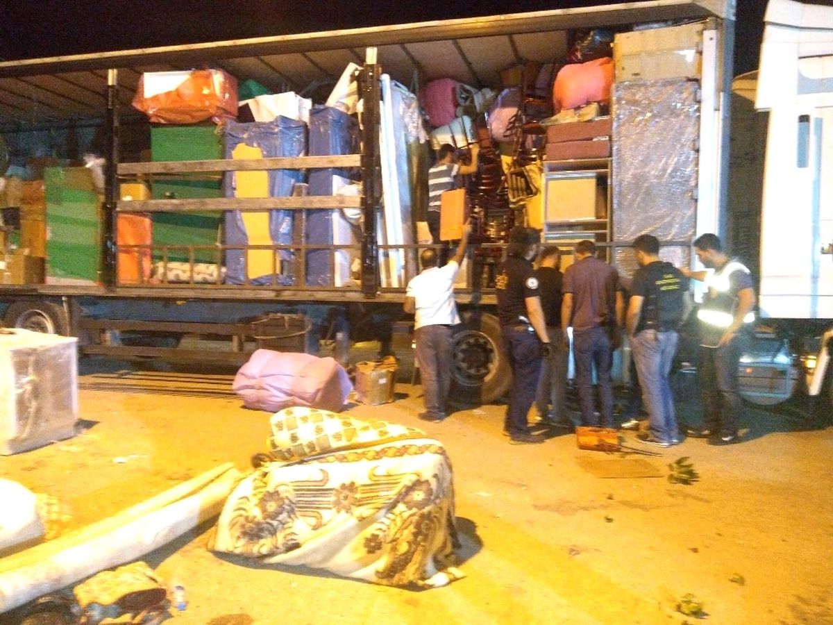 Sivas\'ta 250 Bin Liralık Kaçak Sigara Ele Geçirildi