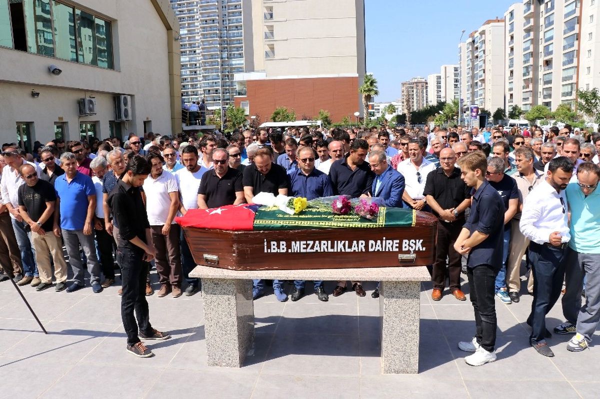 Sultan Öğretmen Gözyaşları Arasında Son Yolculuğuna Uğurlandı