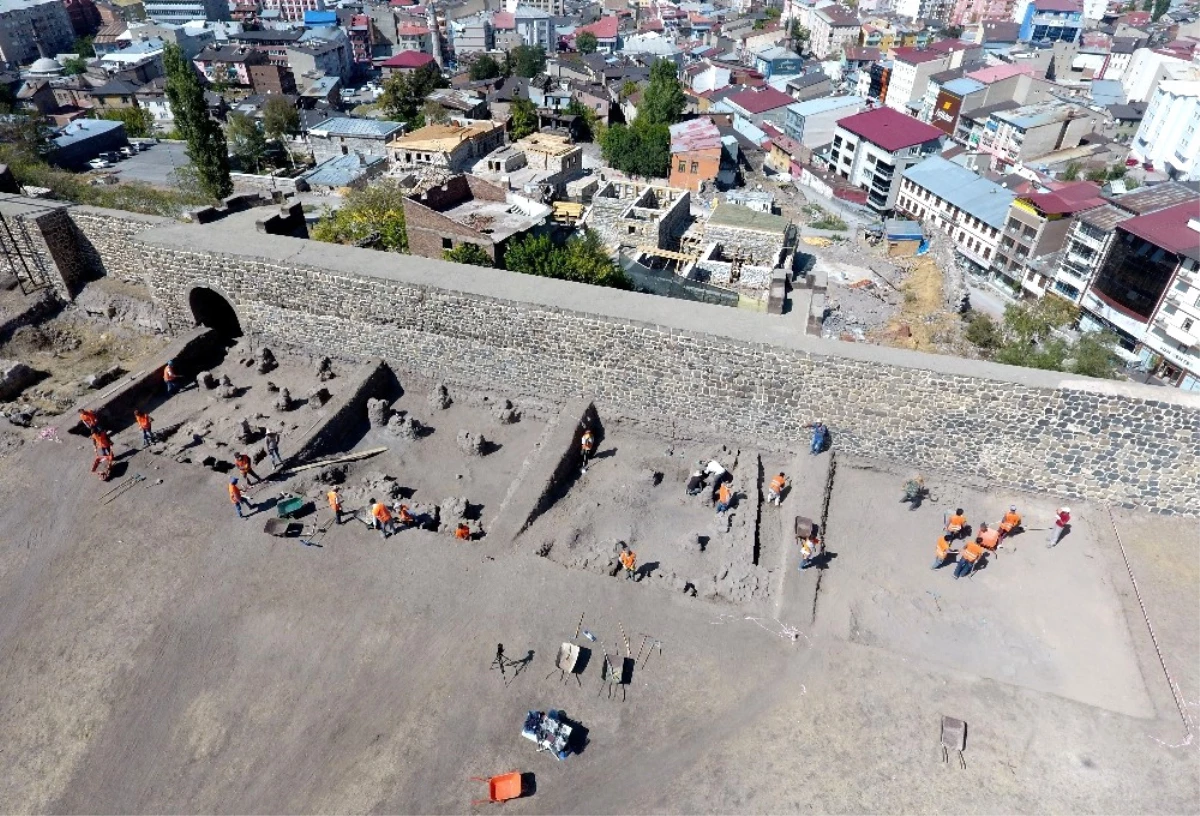 Tarihi Erzurum Kalesi\'nde Kazı Çalışmaları Sürüyor