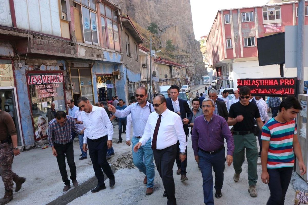 Vali Ustaoğlu, Sokak Sağlıklaştırma Çalışmalarını İnceledi