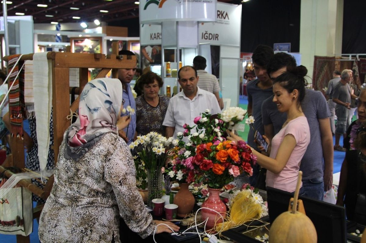 Yörex\'te Alanya İpeği ve Muz Lifi Dokumaları Tanıtıldı