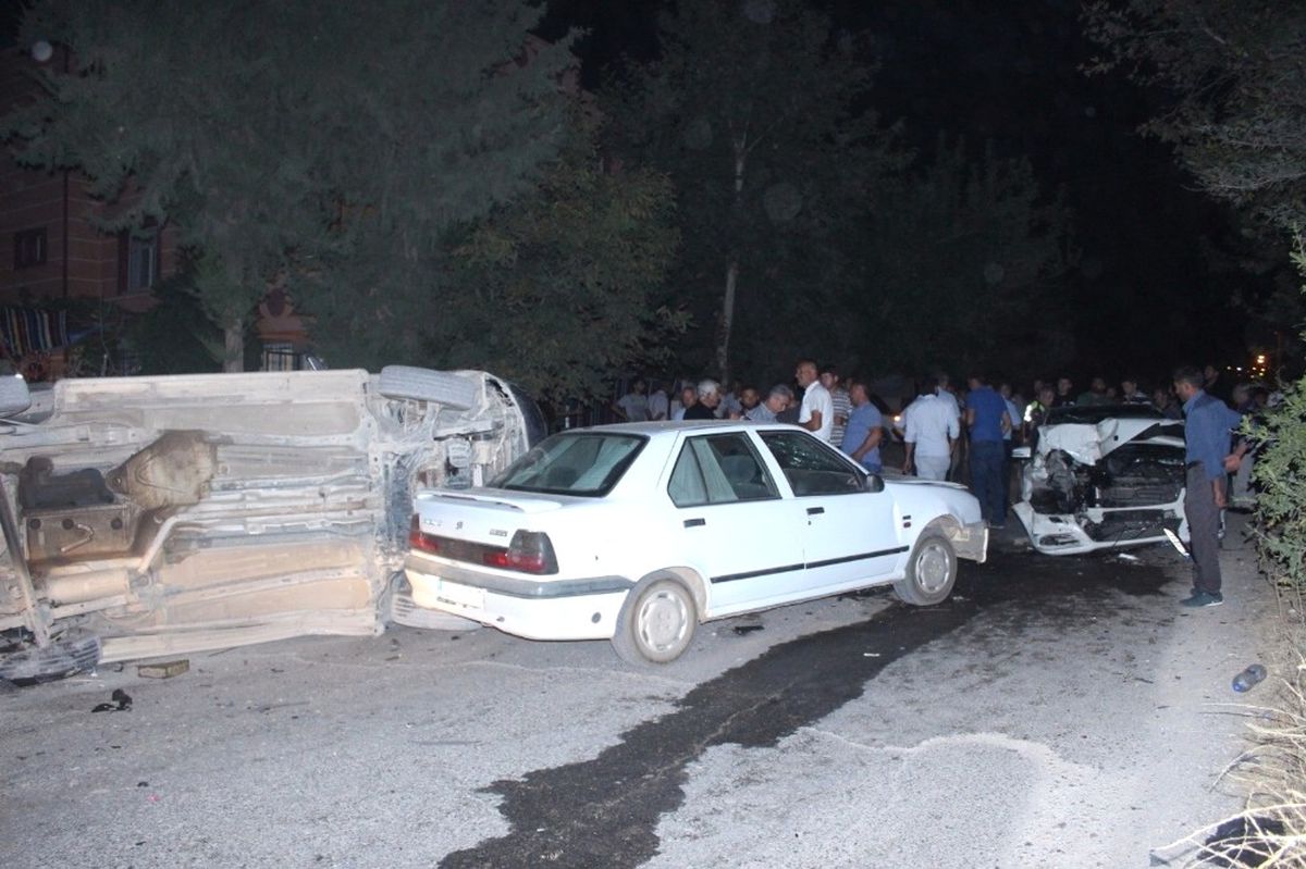 3 Kişinin Yaralandığı Kaza Sonrası Eylem