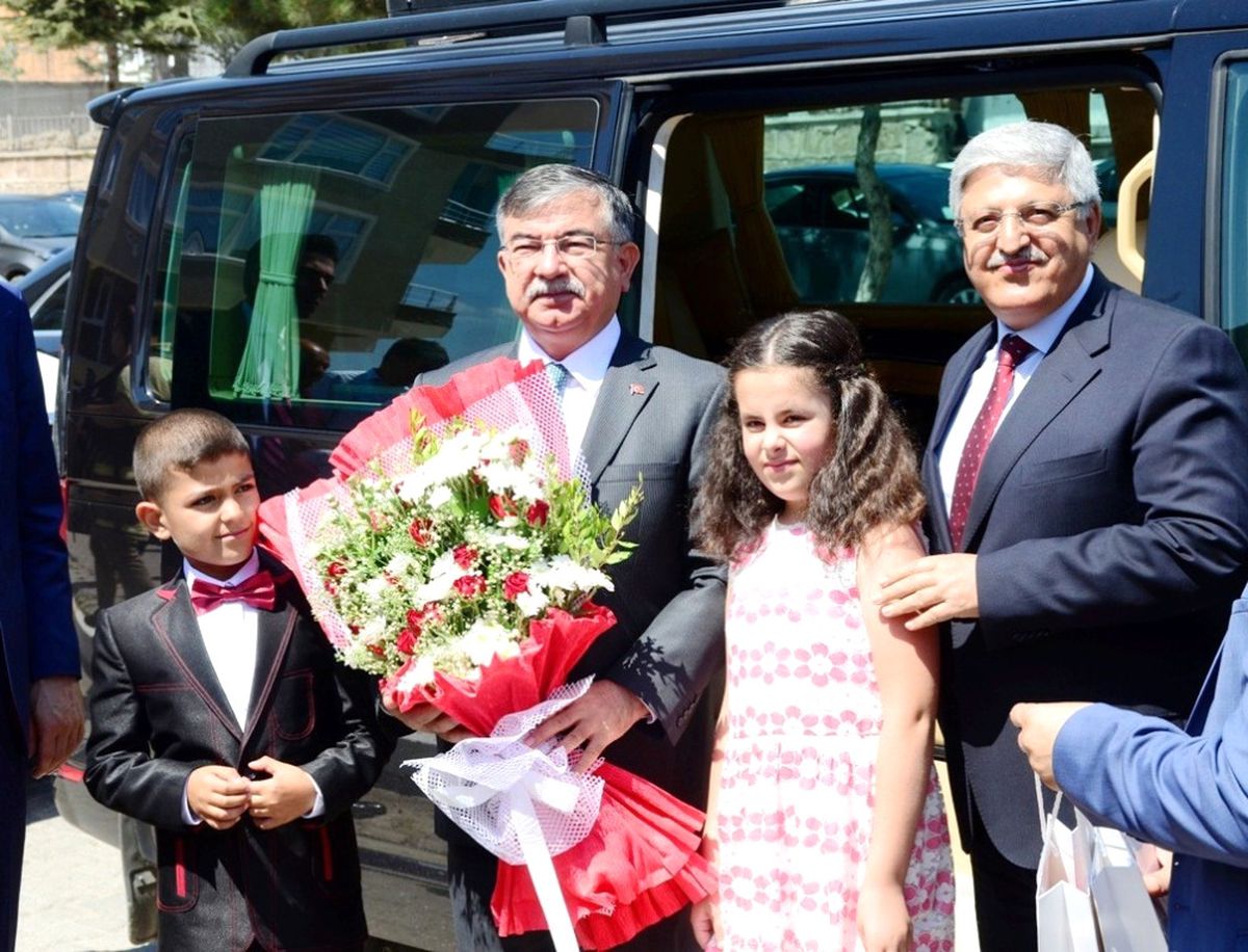 AK Parti Genel Başkan Yardımcısı Demiröz\'den Eğitime Destek Mesajı