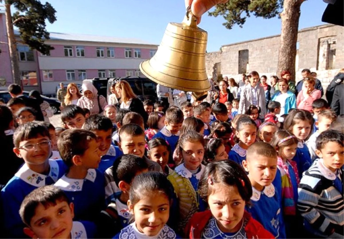 Ankara\'da Okul Saatleri Belli Oldu: Tam Gün 08.30, Diğerleri 07.50