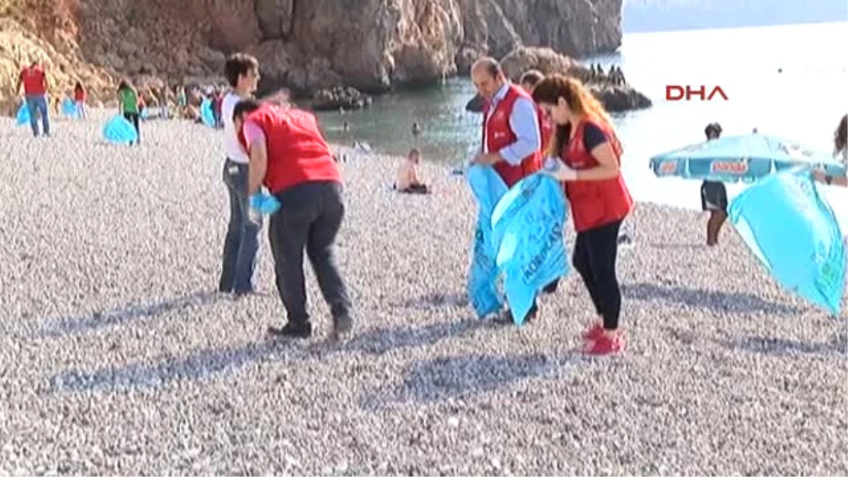 Antalya Gönüllüler Konyaaltı Sahilinde Temizlik Yaptı