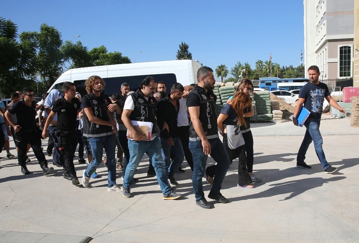 Antalya ve Batman\'da Eş Zamanlı Uyuşturucu Operasyonu: 13 Gözaltı