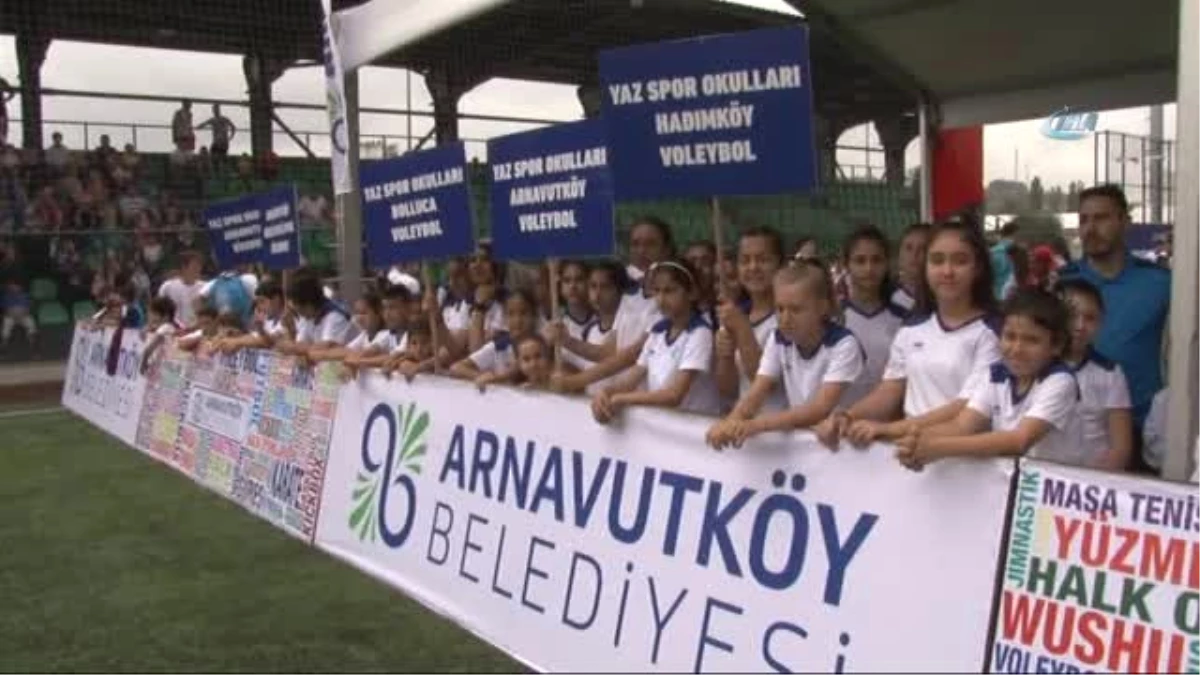 Arnavutköy Yaz Spor Okulları Ünlü İsimlerin Katıldığı Törenle Sona Erdi