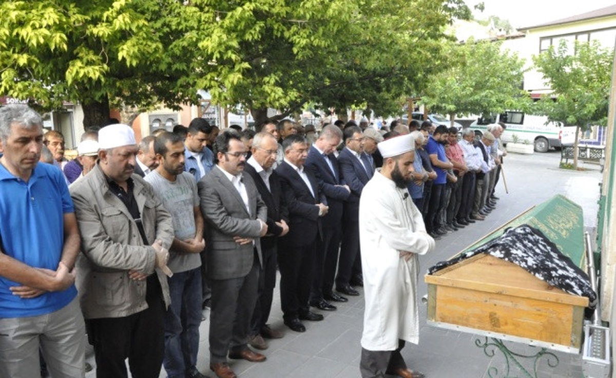 Bakan Yılmaz, Gürün\'de Cenaze Törenine Katıldı